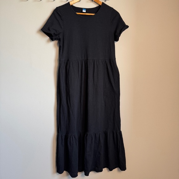 Old Navy Short Sleeve Tiered Swing Dress Black Size Medium A-Line Midi Casual - Picture 1 of 14